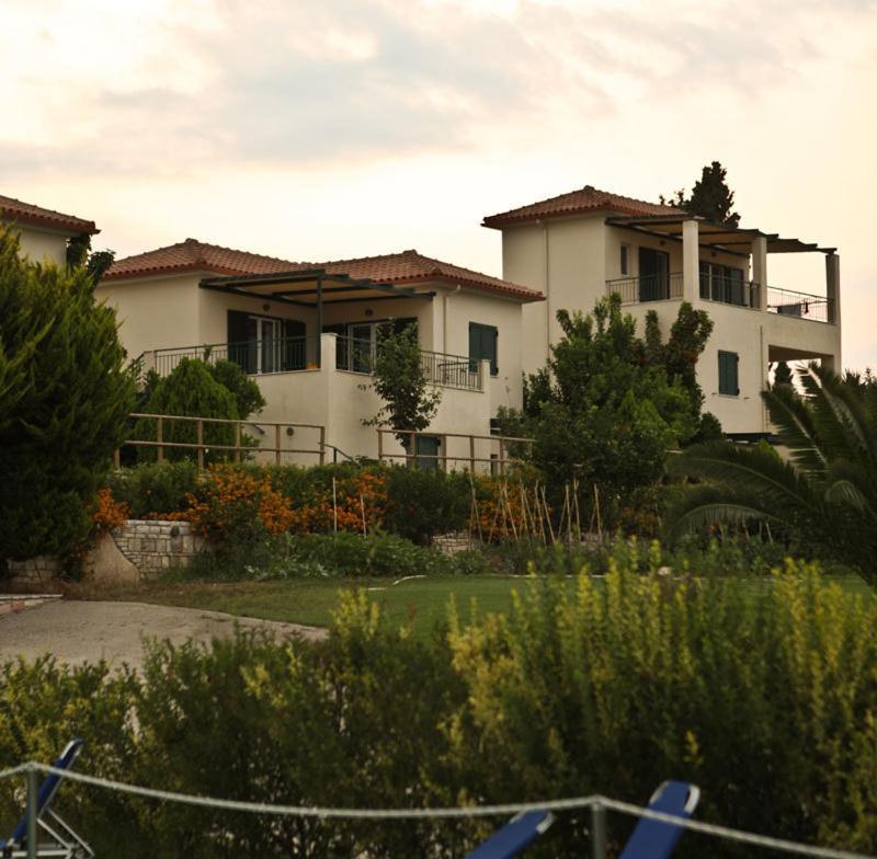 Il Villaggio Храни Экстерьер фото